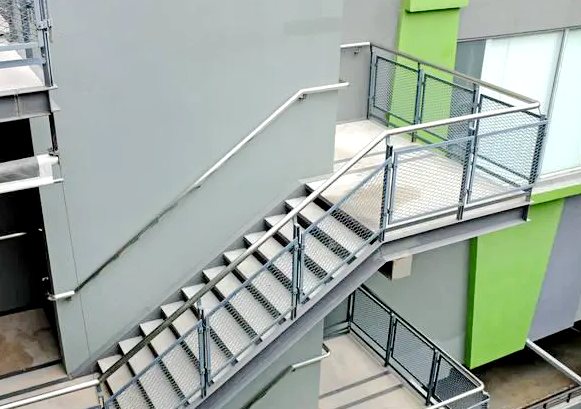 贵阳消防维护公司：室外疏散楼梯，是否需要纳入防火间距计算！